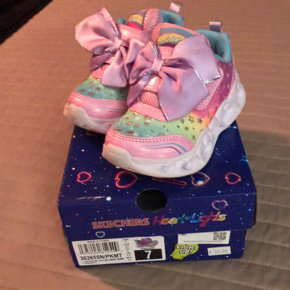 Girl’s toddler Skechers light up shoes